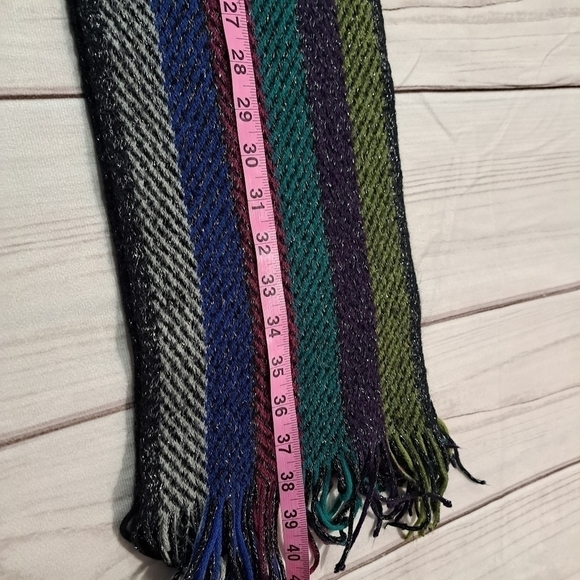 Scarf with Metallic Thread - Picture 10 of 11